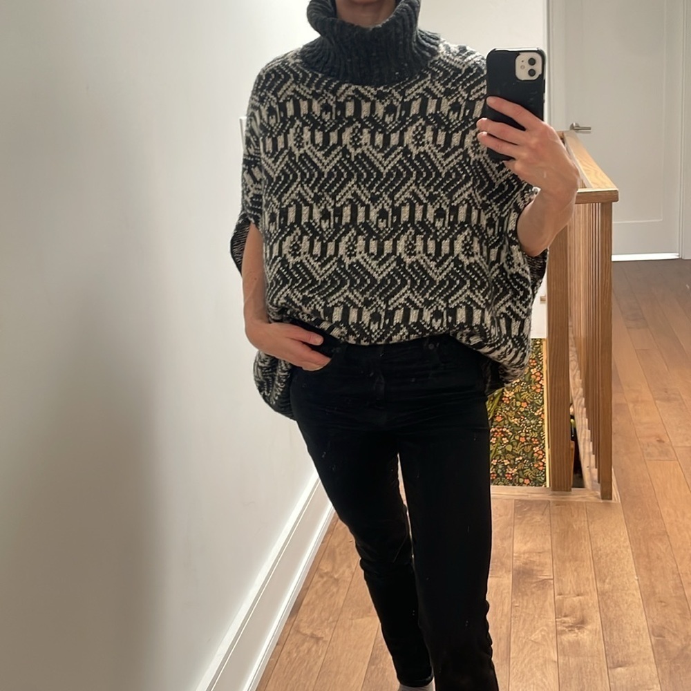 Steve Madden geometric poncho vest turtle neck black white knit OS - Picture 13 of 13